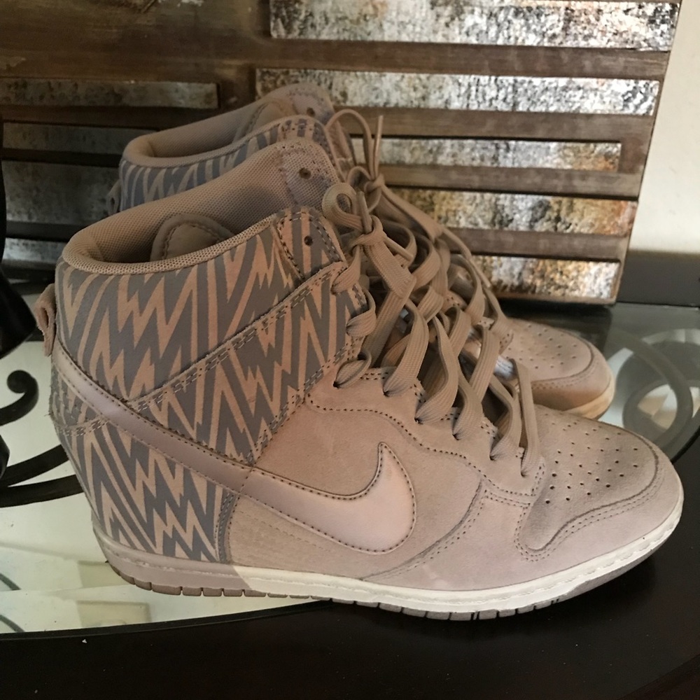 Ladies Shoes - Picture 2 of 5
